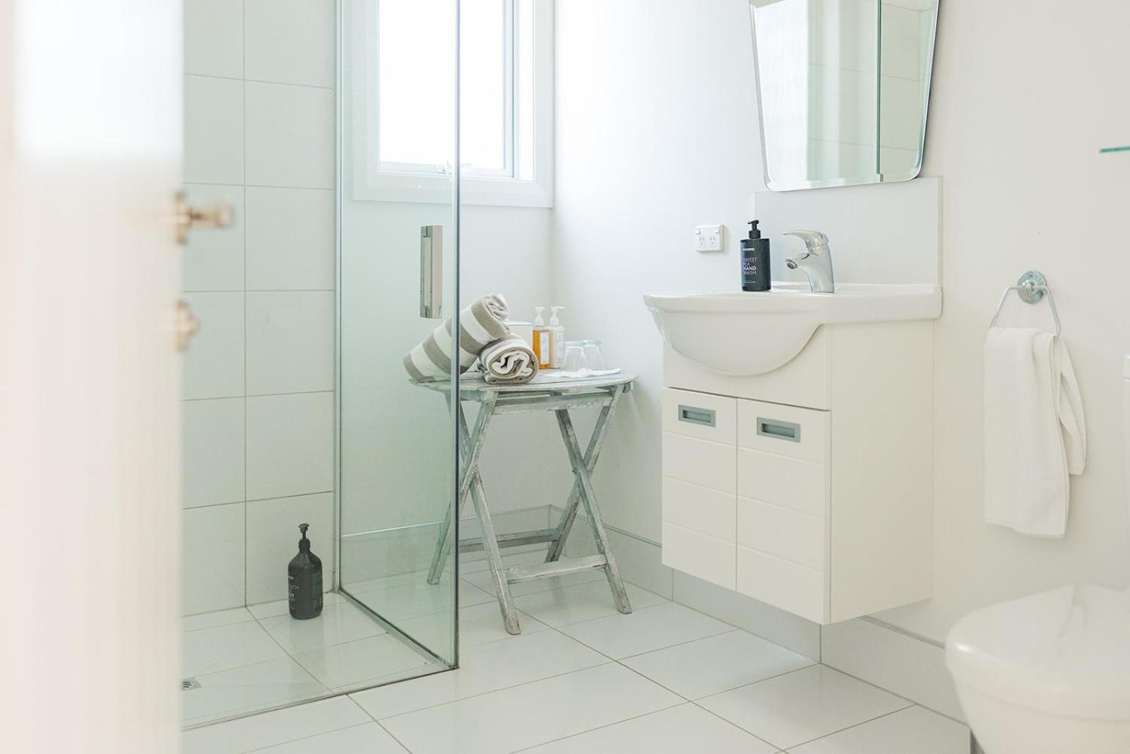 Revive On Oakview Boutique Beauty And Accommodation Ashburton Bagian luar foto