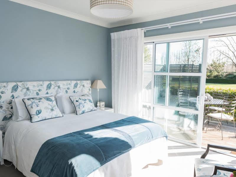 Revive On Oakview Boutique Beauty And Accommodation Ashburton Bagian luar foto